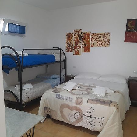Guest House Parabita Bagian luar foto