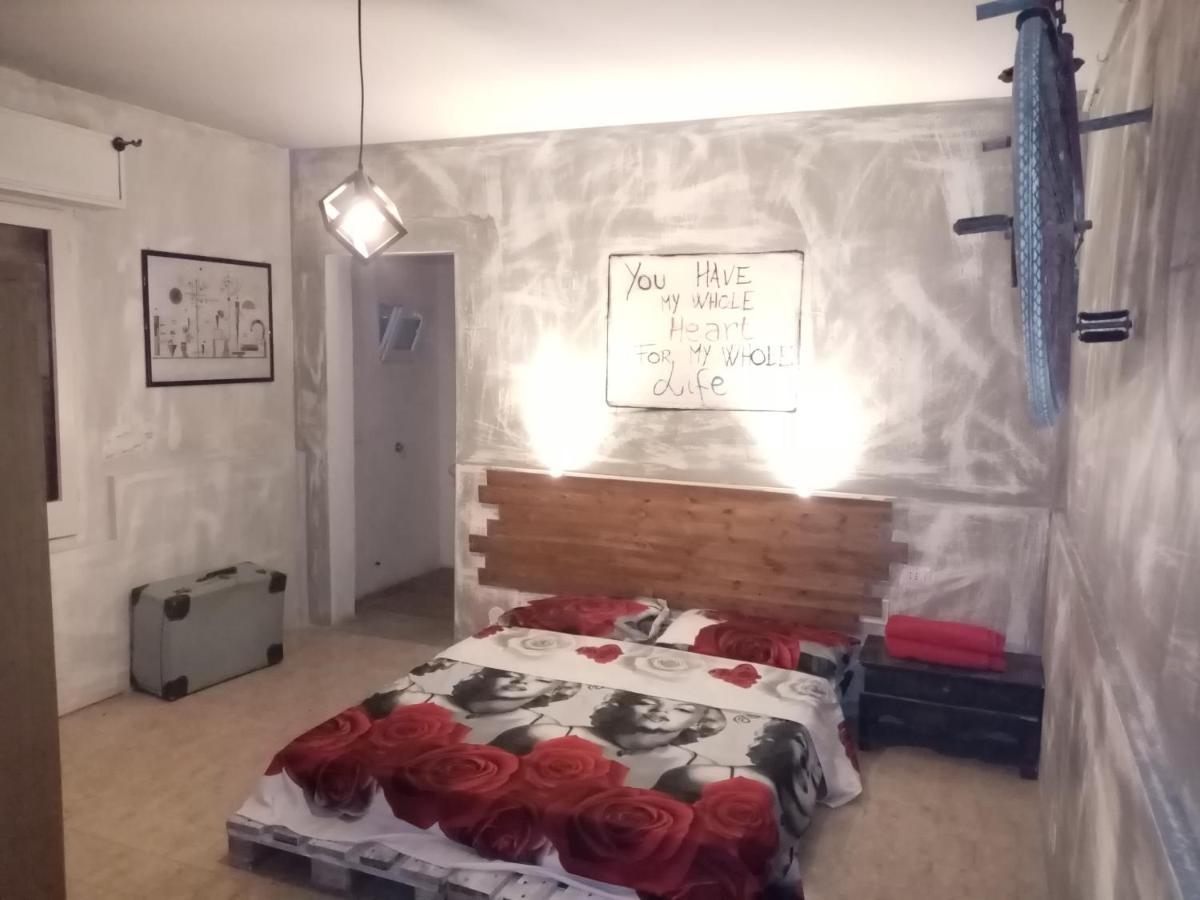 Guest House Parabita Bagian luar foto
