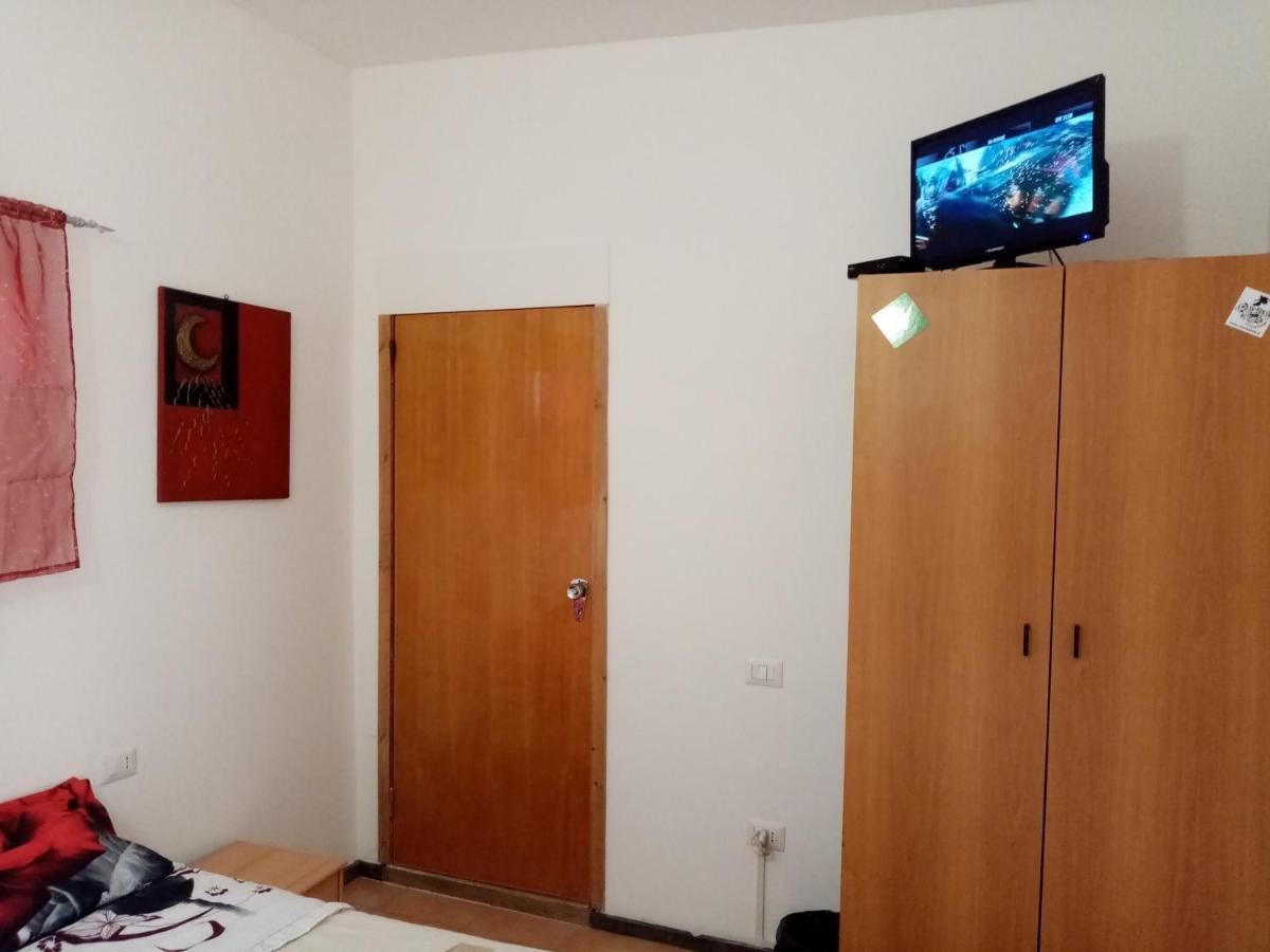 Guest House Parabita Bagian luar foto