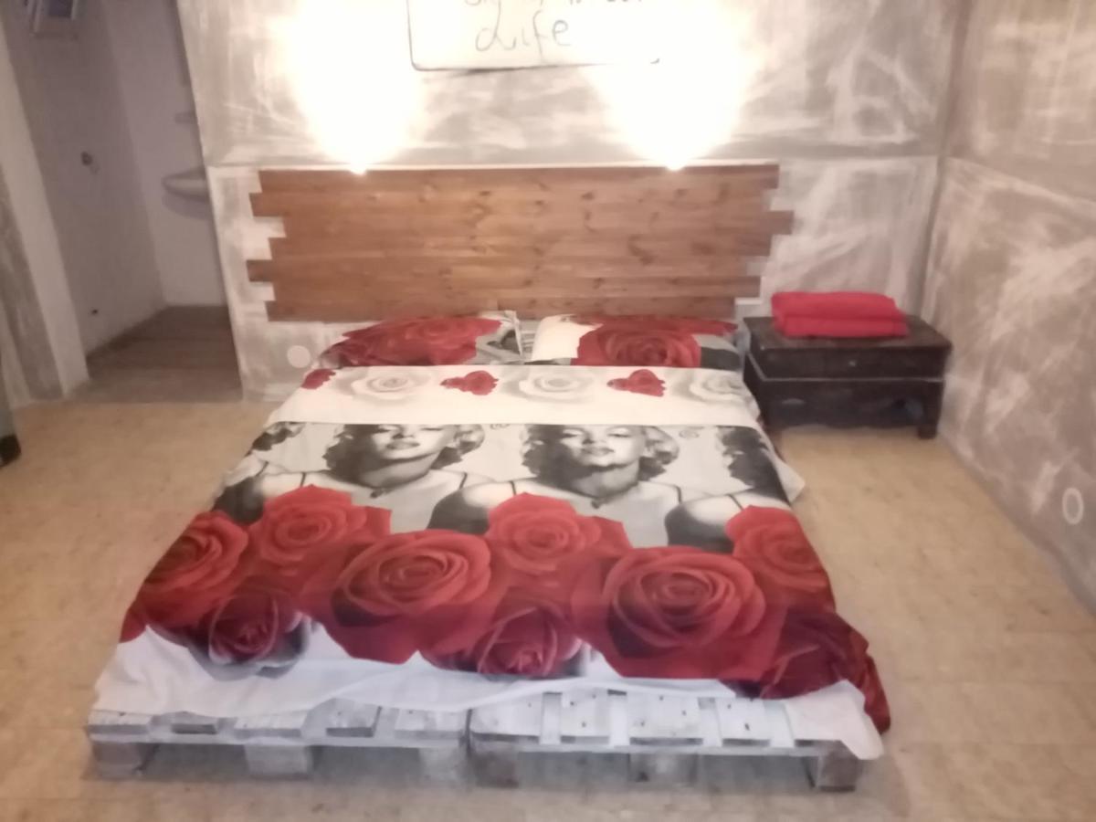 Guest House Parabita Bagian luar foto
