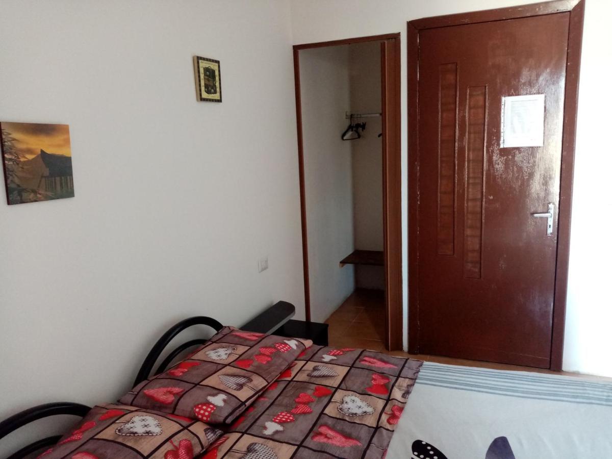 Guest House Parabita Bagian luar foto