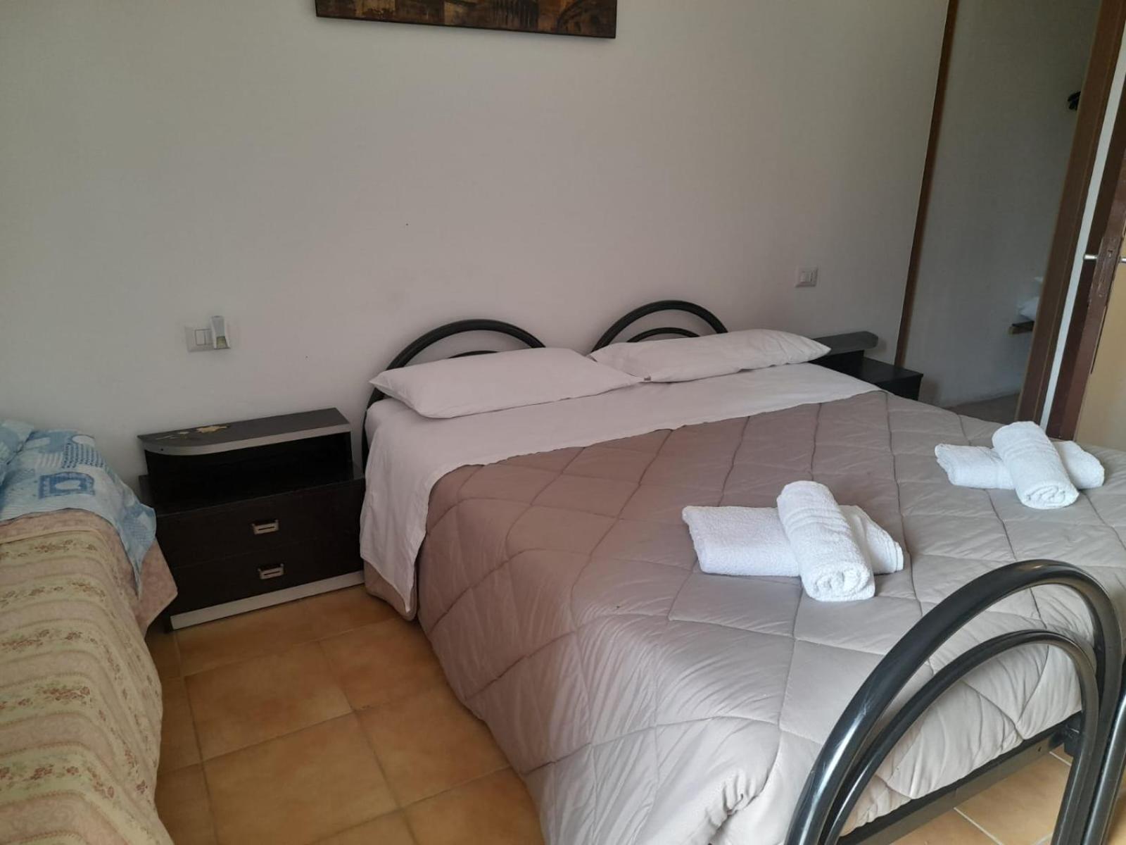 Guest House Parabita Bagian luar foto