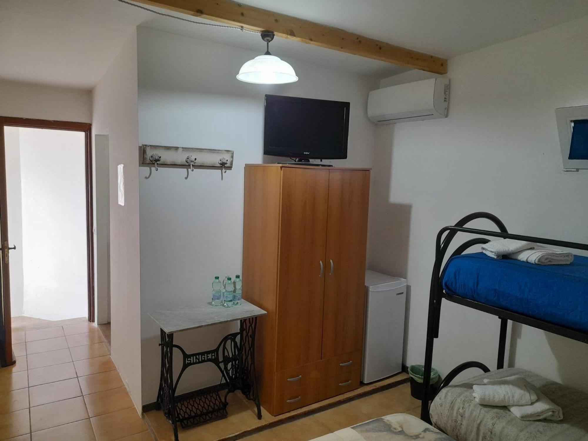 Guest House Parabita Bagian luar foto