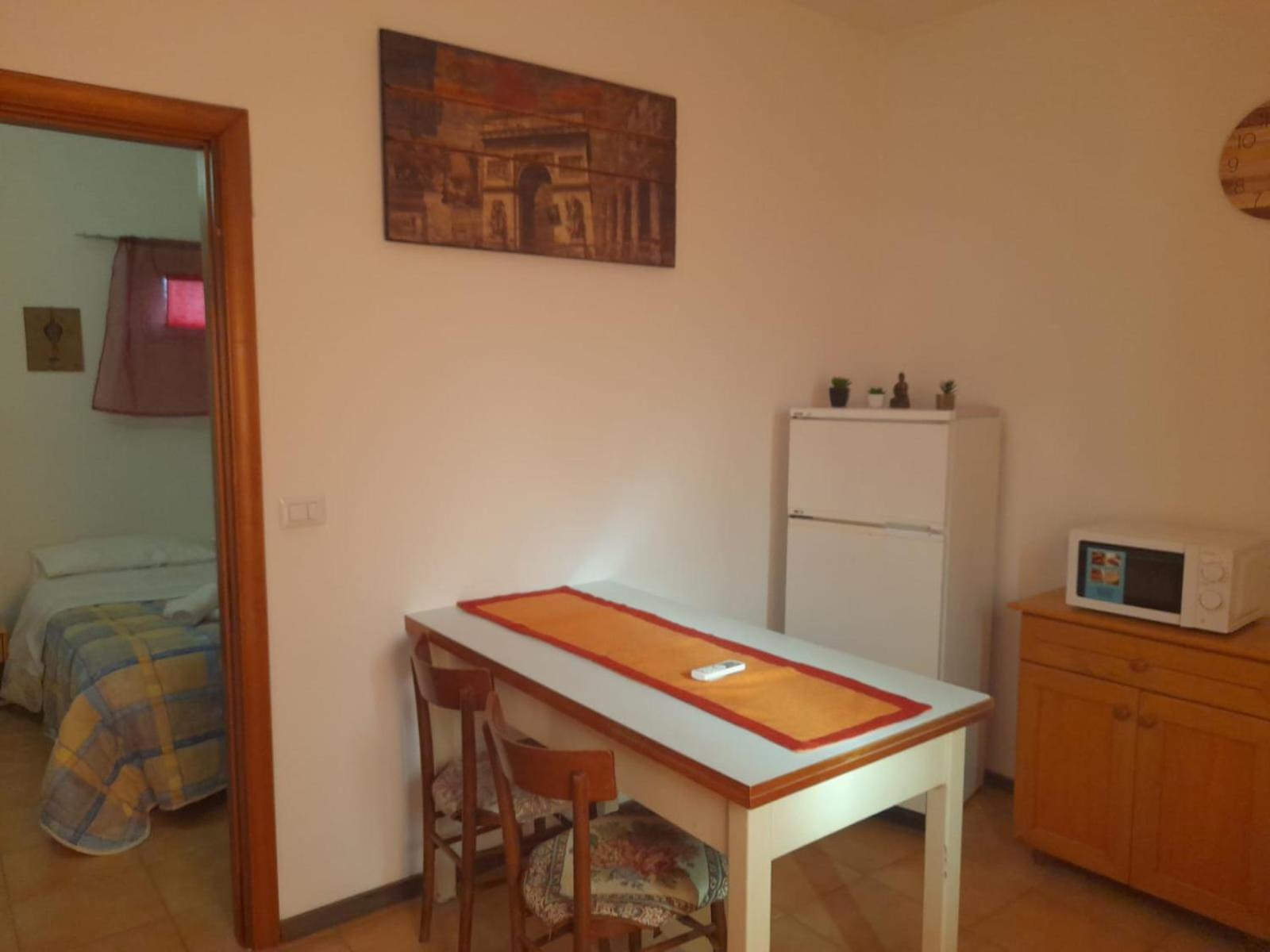 Guest House Parabita Bagian luar foto
