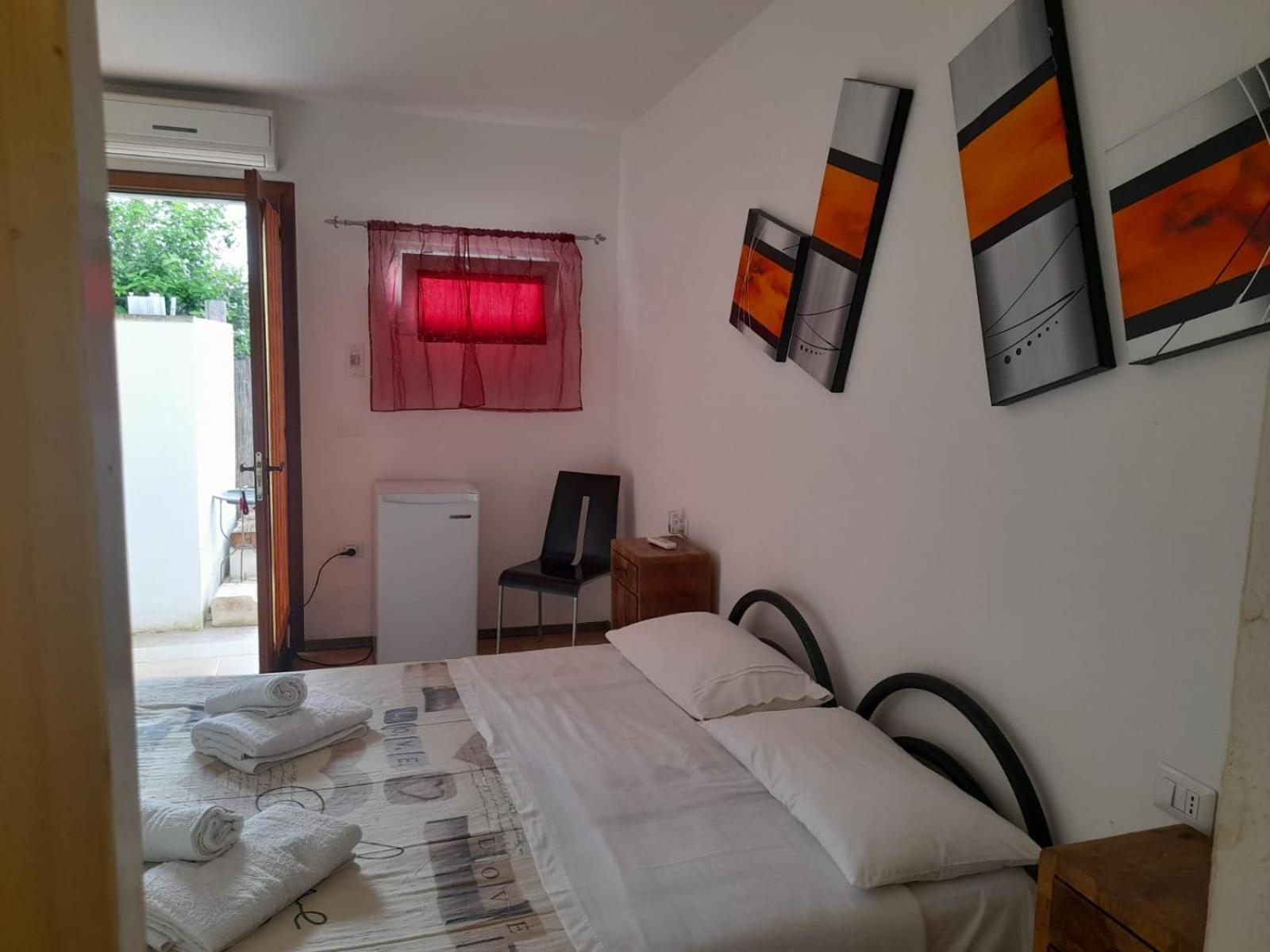Guest House Parabita Bagian luar foto